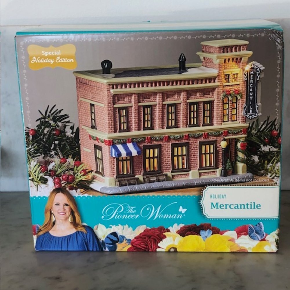 PIONEER WOMAN Mercantile Shop Holiday Edition Lighted